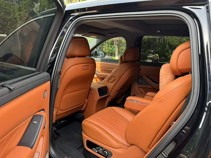 Aito M8 2025 2025款 增程 Max+版 53.4kWh 6座版 (192线激光雷达）