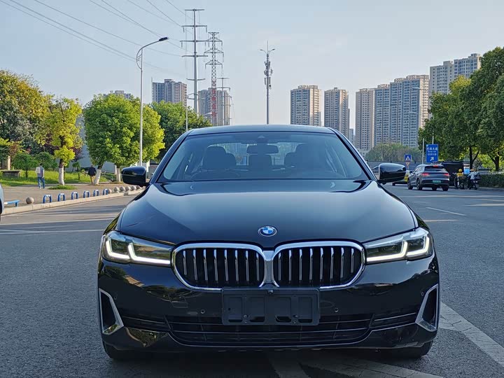 Photo 2 - BMW 5 Series