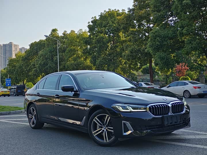 Photo 3 - BMW 5 Series