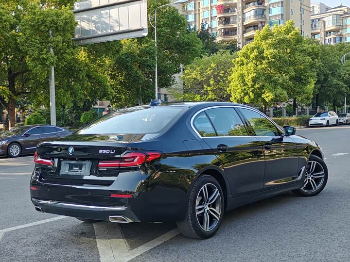 Photo 6 - BMW 5 Series