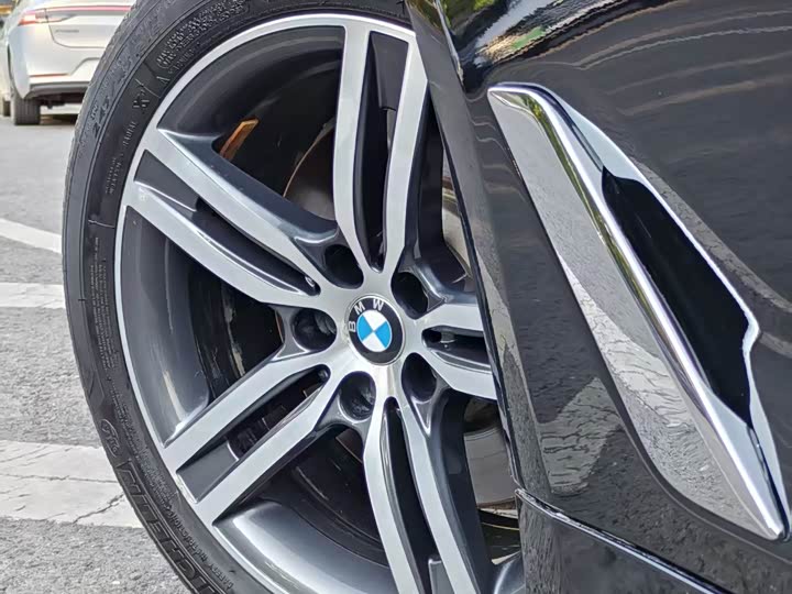 Photo 8 - BMW 5 Series