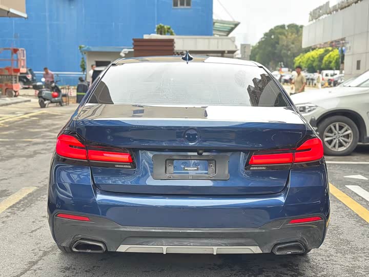 صورة 9 - BMW 5 Series