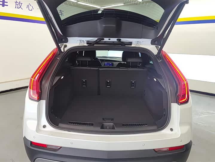Фото 4 - Cadillac XT4