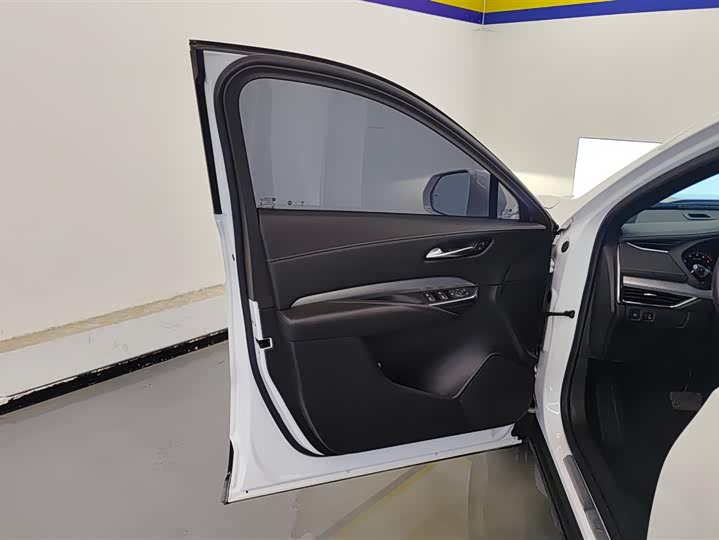 Фото 7 - Cadillac XT4