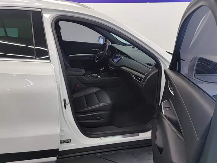 Фото 8 - Cadillac XT4