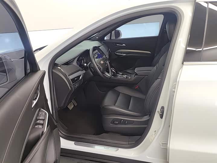 Фото 9 - Cadillac XT4