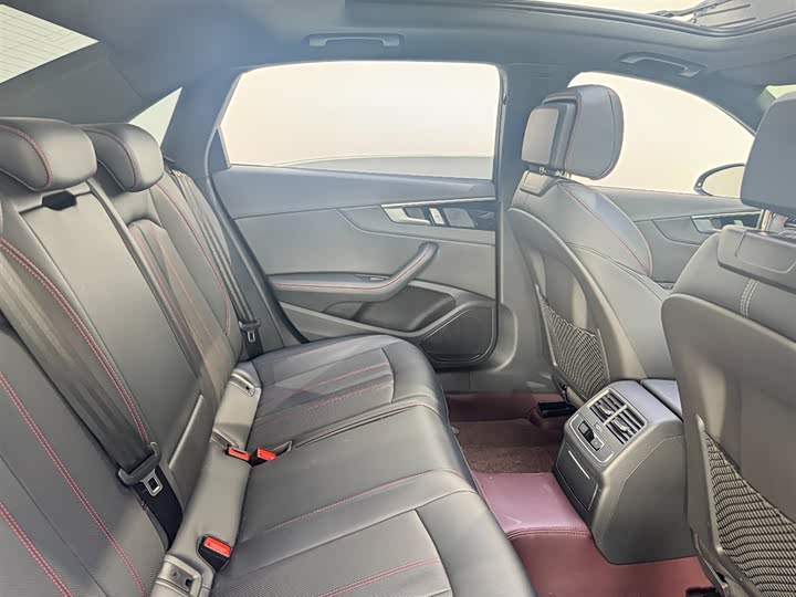 Audi A4L 2025 2025款 200万辆悦享版 40 TFSI 豪华动感型