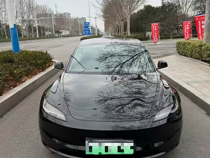 Фото 1 - Tesla Model 3