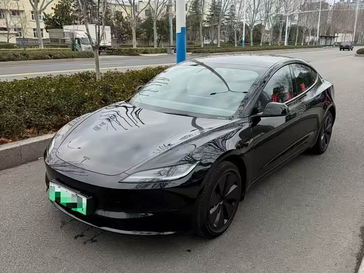 Фото 2 - Tesla Model 3