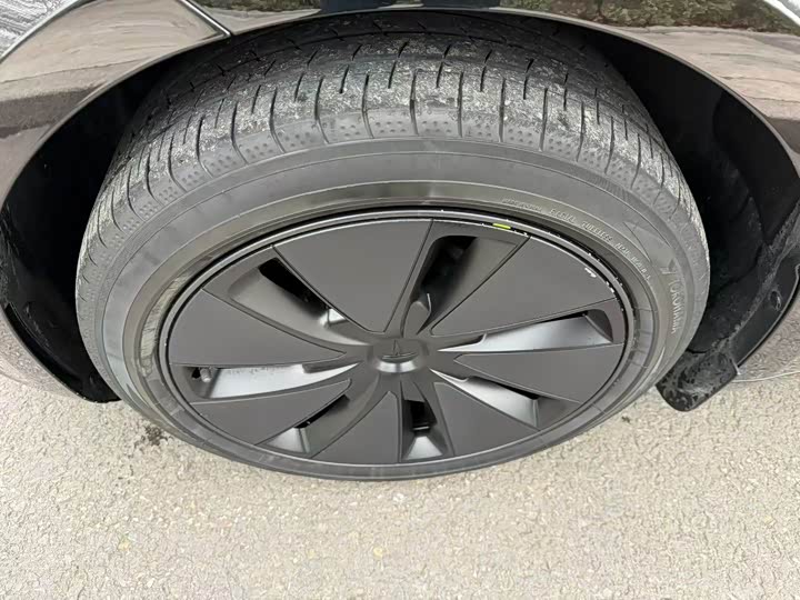 Фото 3 - Tesla Model 3