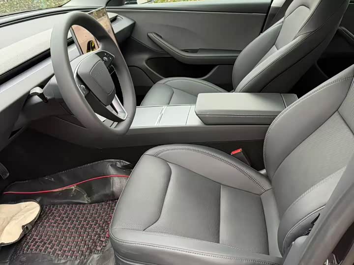 Фото 4 - Tesla Model 3