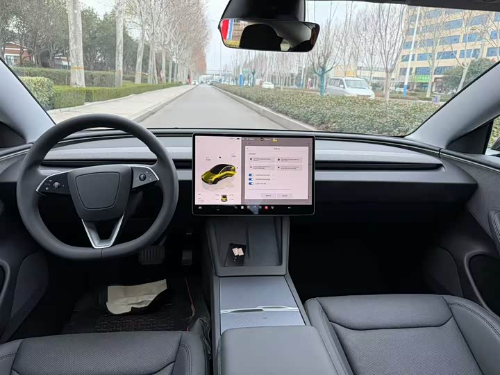 Фото 6 - Tesla Model 3