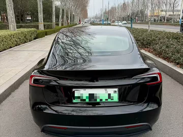 Фото 8 - Tesla Model 3