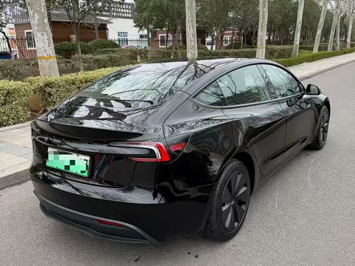 Фото 9 - Tesla Model 3