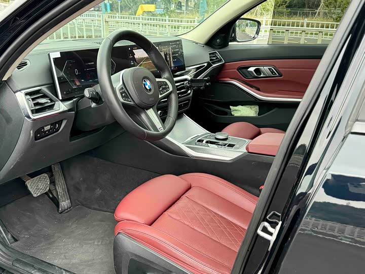 Photo 4 - BMW 3 Series