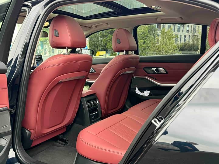 Photo 5 - BMW 3 Series