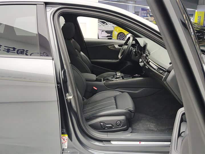 Zdjęcie 8 - Audi A4L