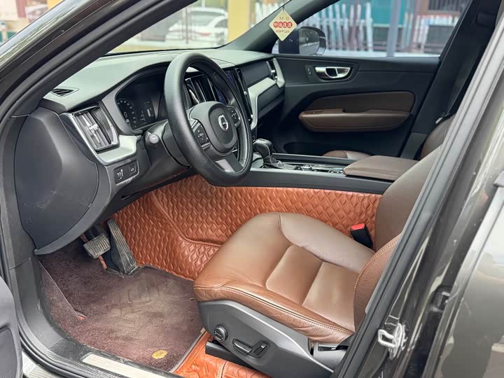 Фото 7 - Volvo XC60