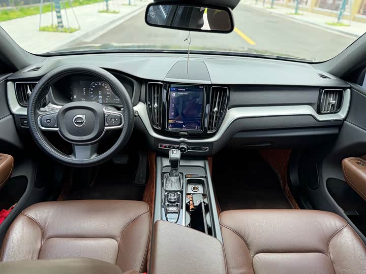 Фото 9 - Volvo XC60