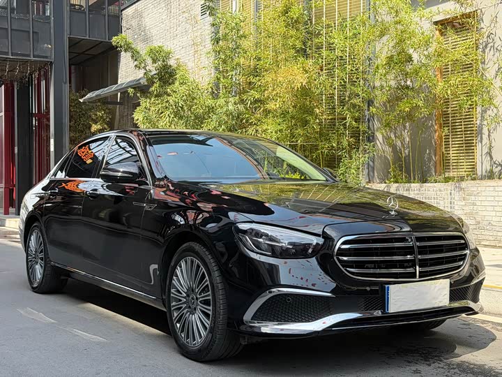 صورة 3 - Mercedes-Benz E-Class