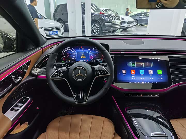 Фото 7 - Mercedes-Benz E-Class