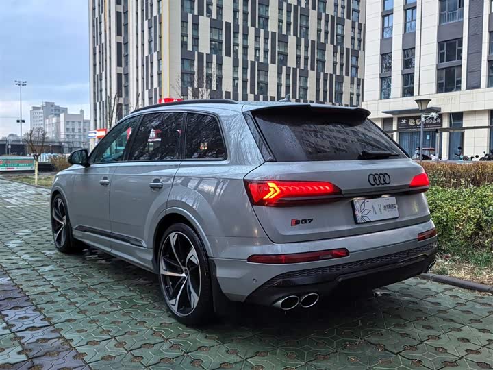 Audi SQ7 2024 2024款 4.0 TFSI 暗夜骑士版