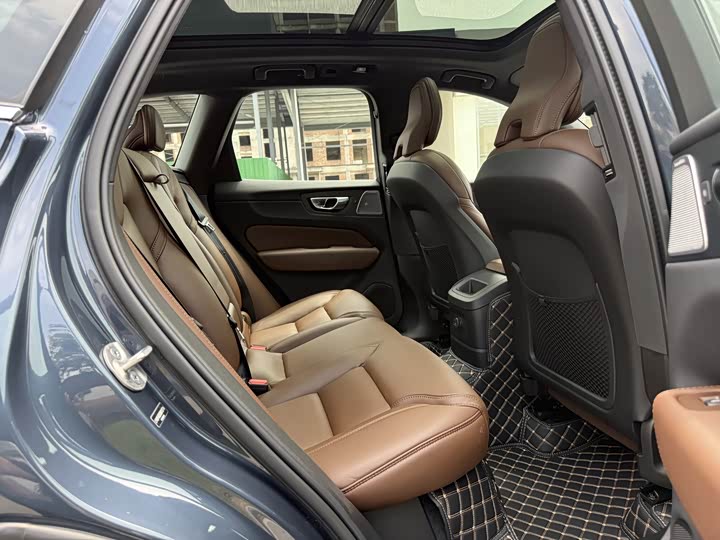 Фото 9 - Volvo XC60 Hybrid