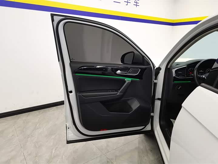 Volkswagen Tayron 2020 2020款 330TSI 两驱豪华智联版