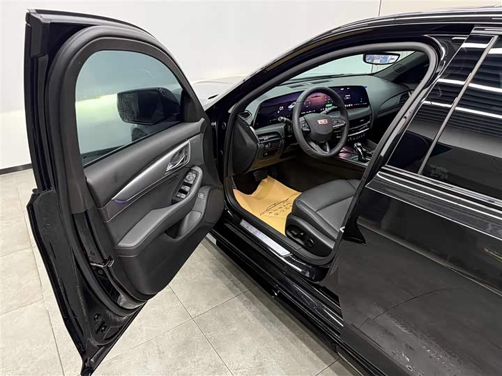Cadillac CT5 2025 2025款 28T 赛道性能版