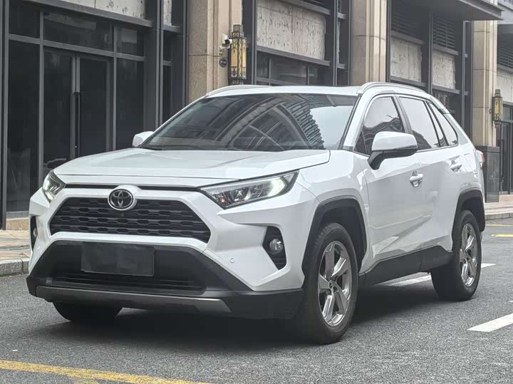 Фото 1 - Toyota RAV4