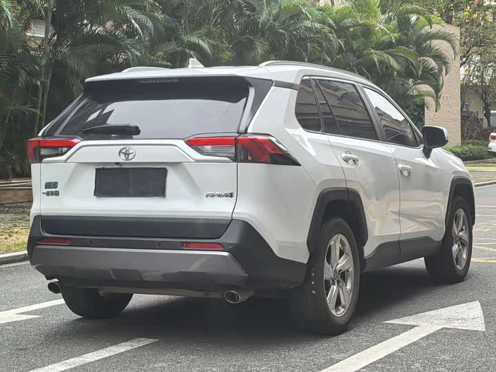 Фото 2 - Toyota RAV4