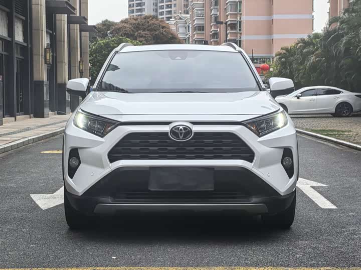 Фото 3 - Toyota RAV4