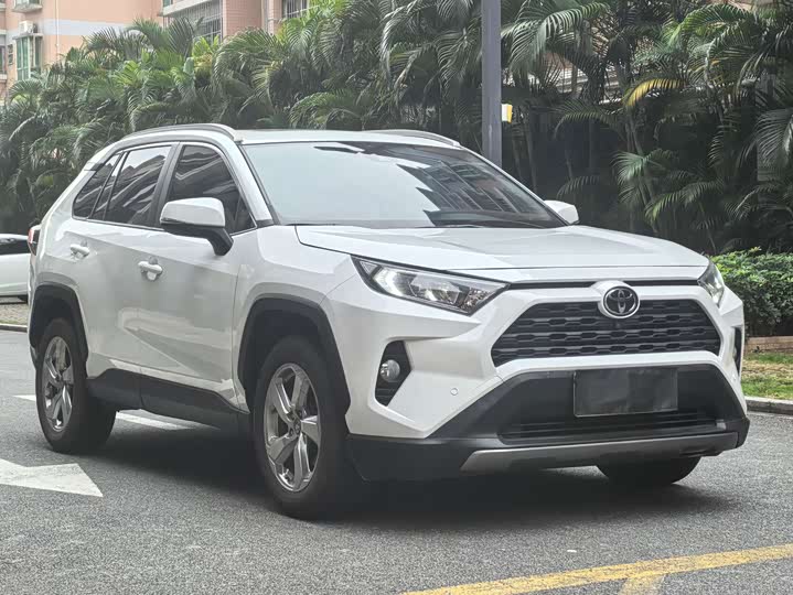 Фото 5 - Toyota RAV4
