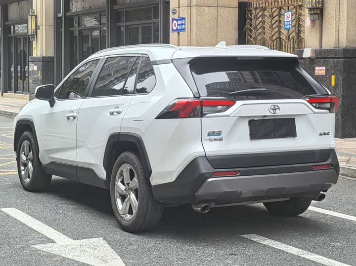 Фото 6 - Toyota RAV4