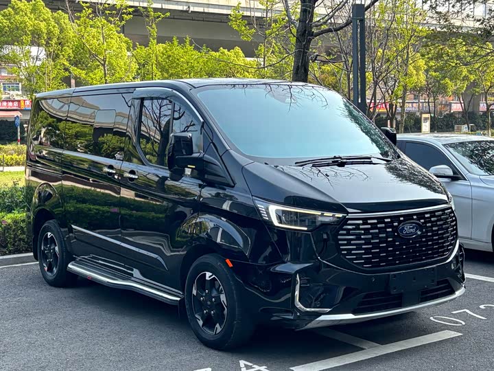 2023 Ford Tourneo