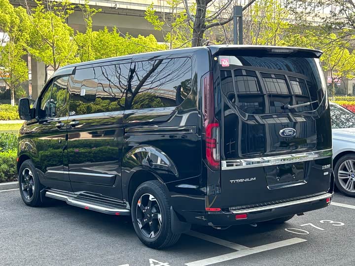 2023 Ford Tourneo