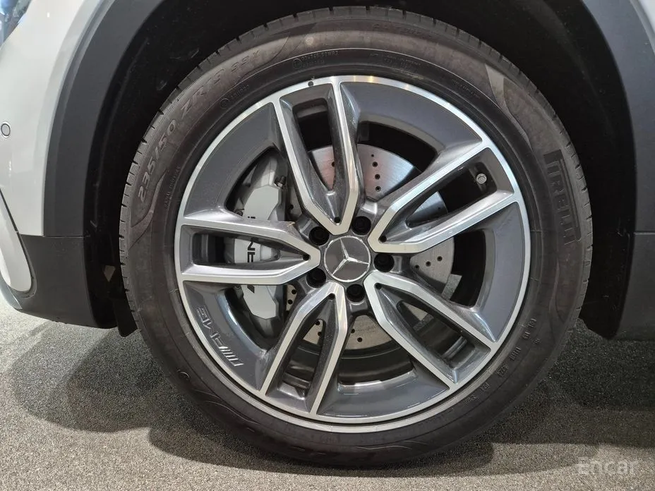Mercedes-Benz GLB-Class 2020 AMG GLB35 4MATIC