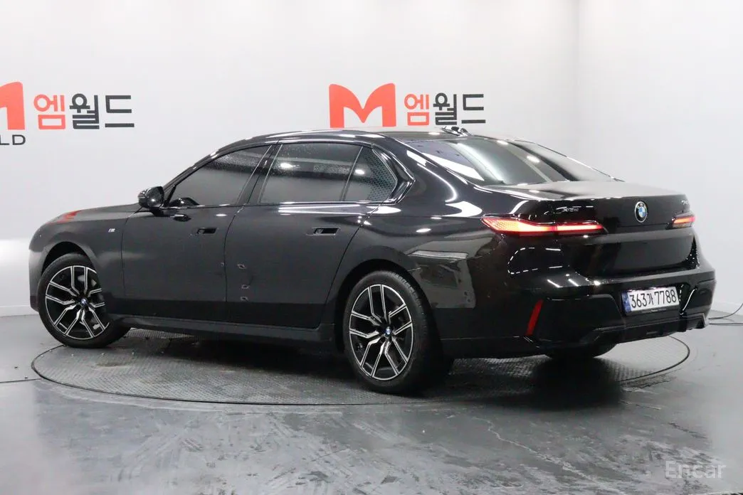 BMW 7 Series 2022 740i xDrive M Sport