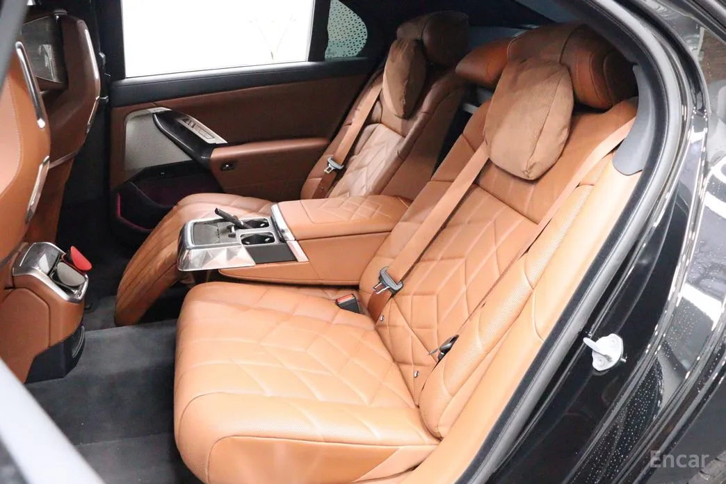 BMW 7 Series 2022 740i xDrive M Sport