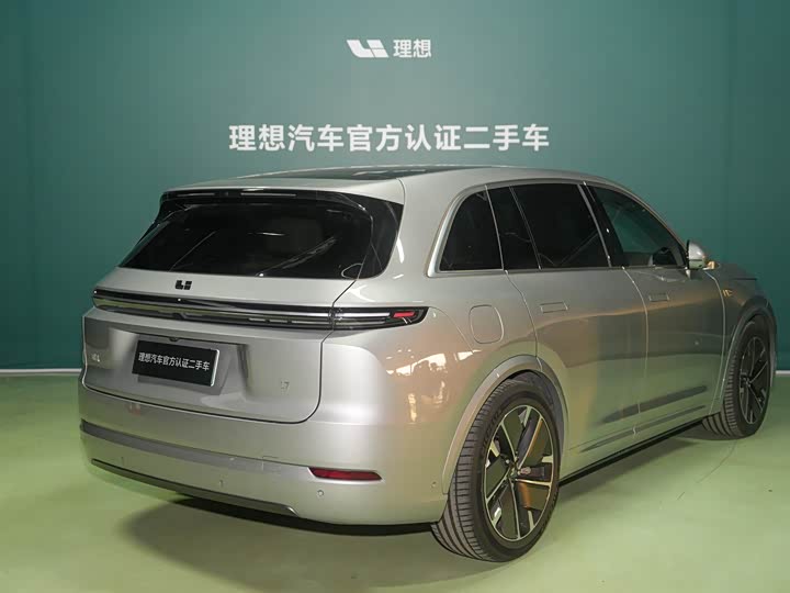 2025 LiXiang L7