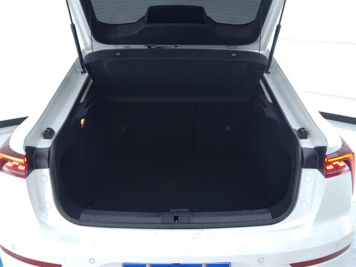 2025 Bestune B70