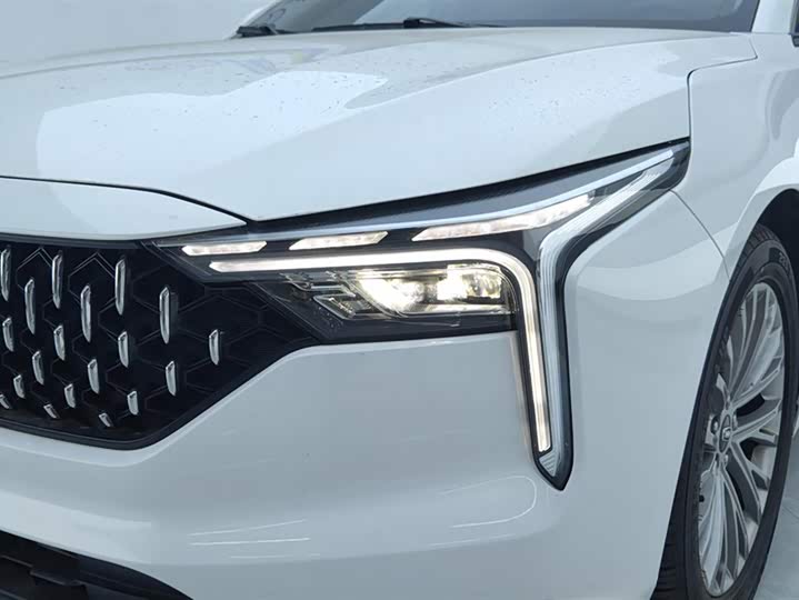 2025 Bestune B70