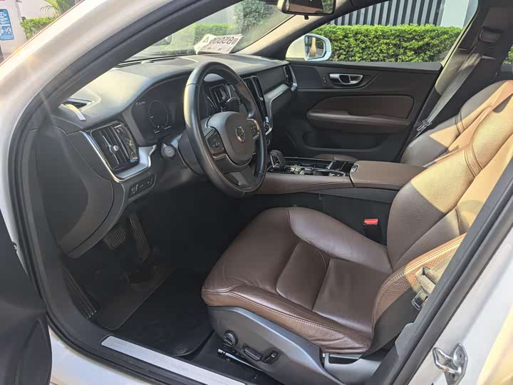 Volvo S60 Hybrid 2021 2021款 T8 E驱混动 四驱智逸豪华版