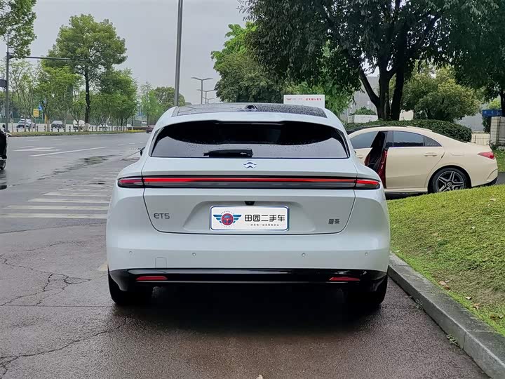 2025 Nio ET5
