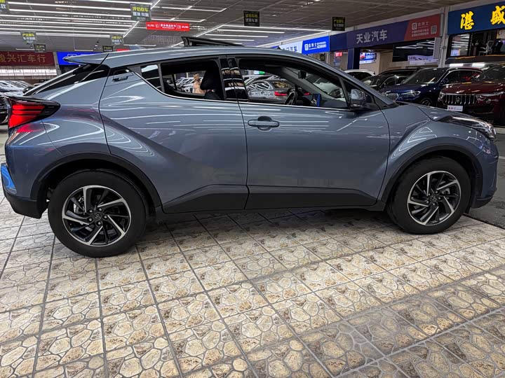 Toyota C-HR 2023 2023款 2.0L 豪华版