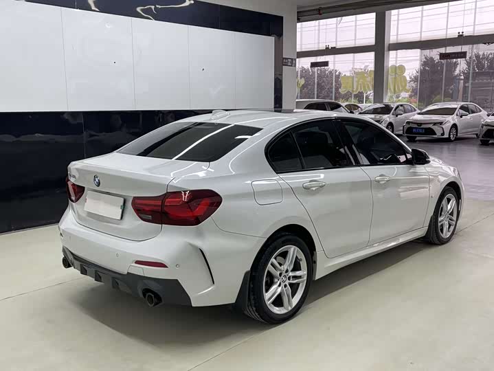 BMW 1 Series 2023 2023款 120i M运动曜夜版