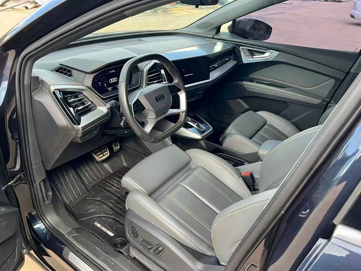 Photo 4 - Audi Q4 e-tron