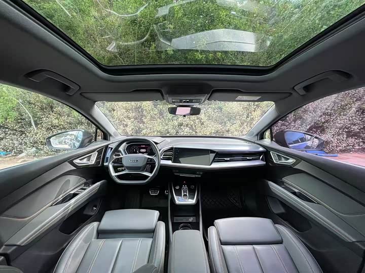 Photo 5 - Audi Q4 e-tron