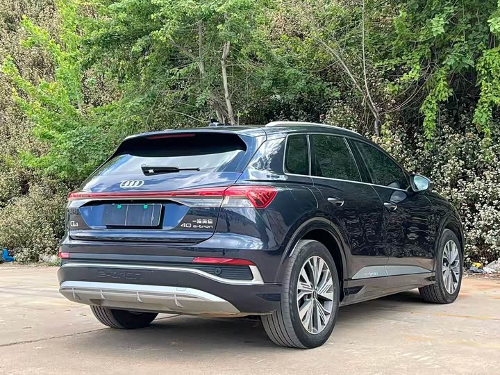 Photo 7 - Audi Q4 e-tron