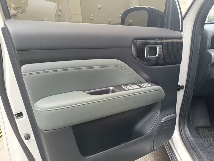 Baojun Yep Plus 2025 2025款 智尊版 5座